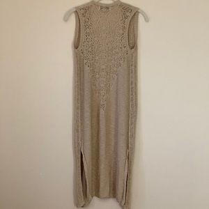 Sleeveless knitted long sweater